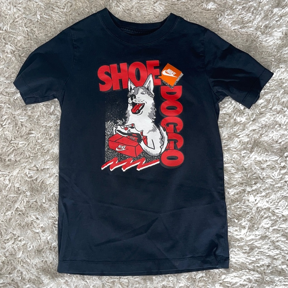 Boy’s Nike black graphic s/s t shirt size:medium